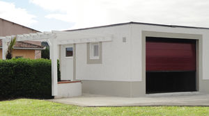 garage en béton toit terrasse couverture bac acier 1 porte sectionnelle et pergolas en bois