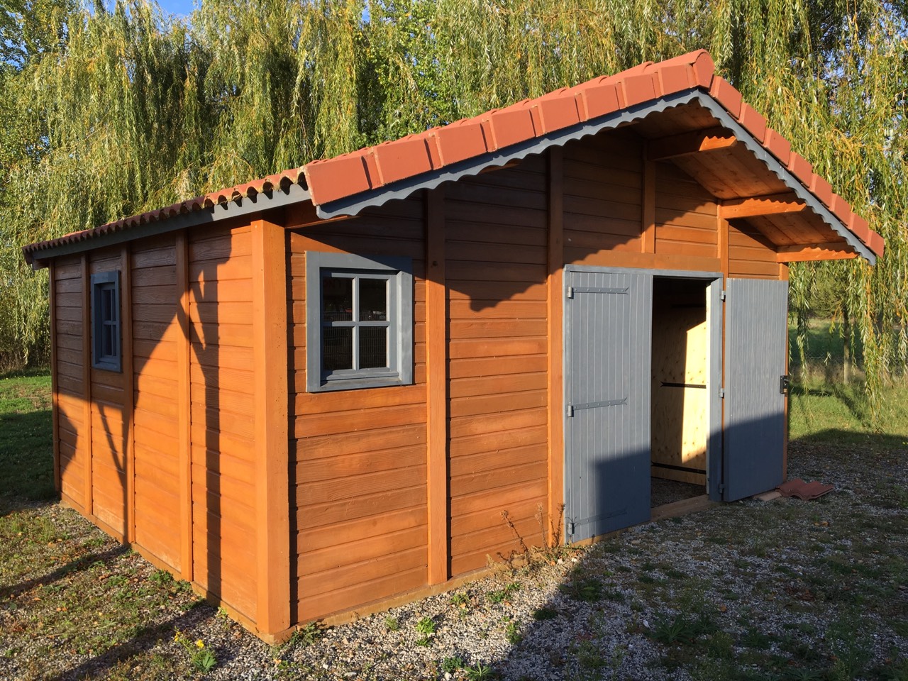 Abri de jardin en béton aspect bois à vendre dans le Tarn (81)
