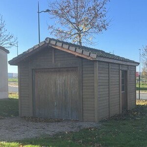 Garage en beton aspect bois