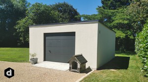 Garage en béton aspect terrasse, couverture bacs acier et porte de garage ral 7016.