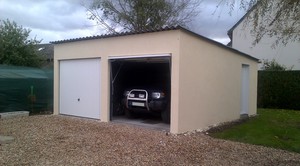 Garage double en béton couverture fibro.