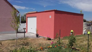 Garage en béton aspect terrasse couverture bacs acier