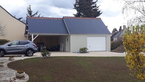 Garage en béton avec auvent accolé, couverture ardoises